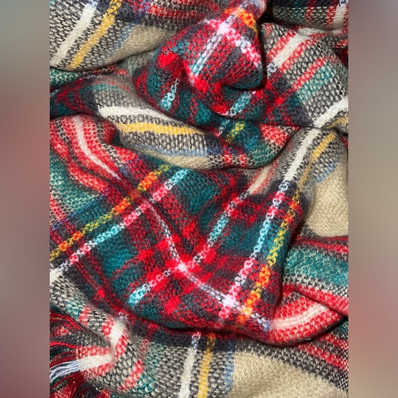 Gently used scarf - Picture 2 of 2